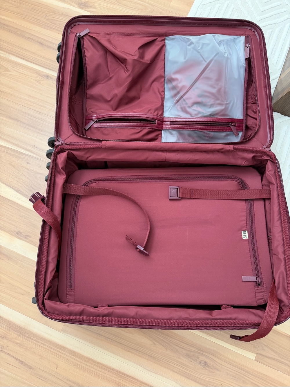 BÉIS Carry-On Spinner Luggage in Burgandy - Picture 4 of 4